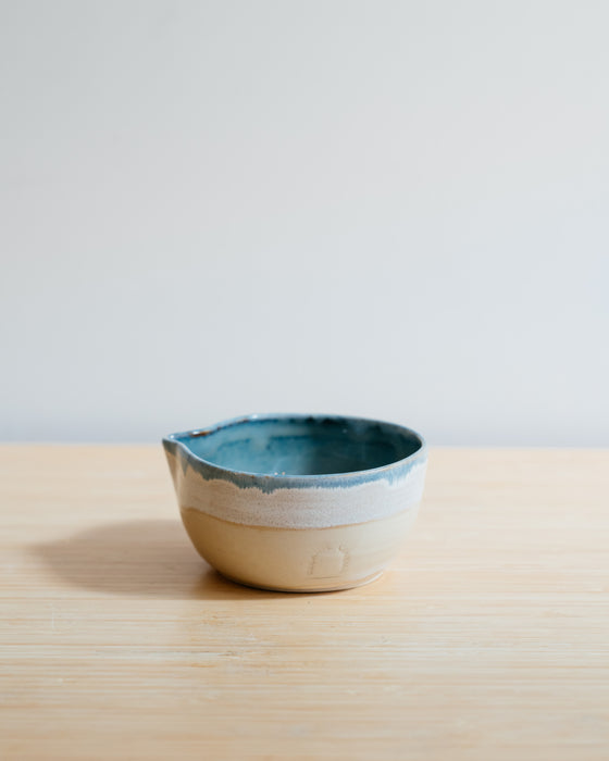 Matcha-Schale mit Ausguss – Hellblau/Beige